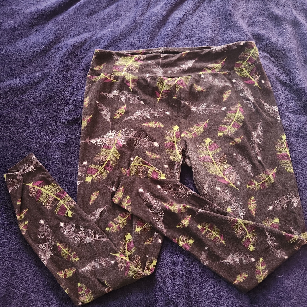 LuLaRoe Leggings with Feather Design